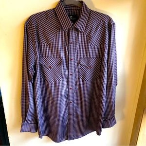 Western Express Cowboy Shirt. Western pockets. Red Pearlized Snap Buttons. Med